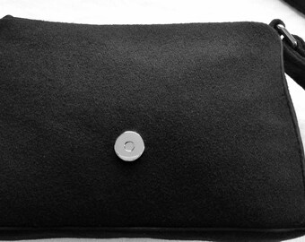 Base for adaptable flap bag
