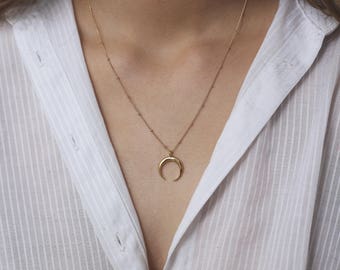 Moon Horn Necklace Gold Filled or Sterling Silver / Delicate and Minimalist Necklace / Crescent Necklace / Everyday Necklace