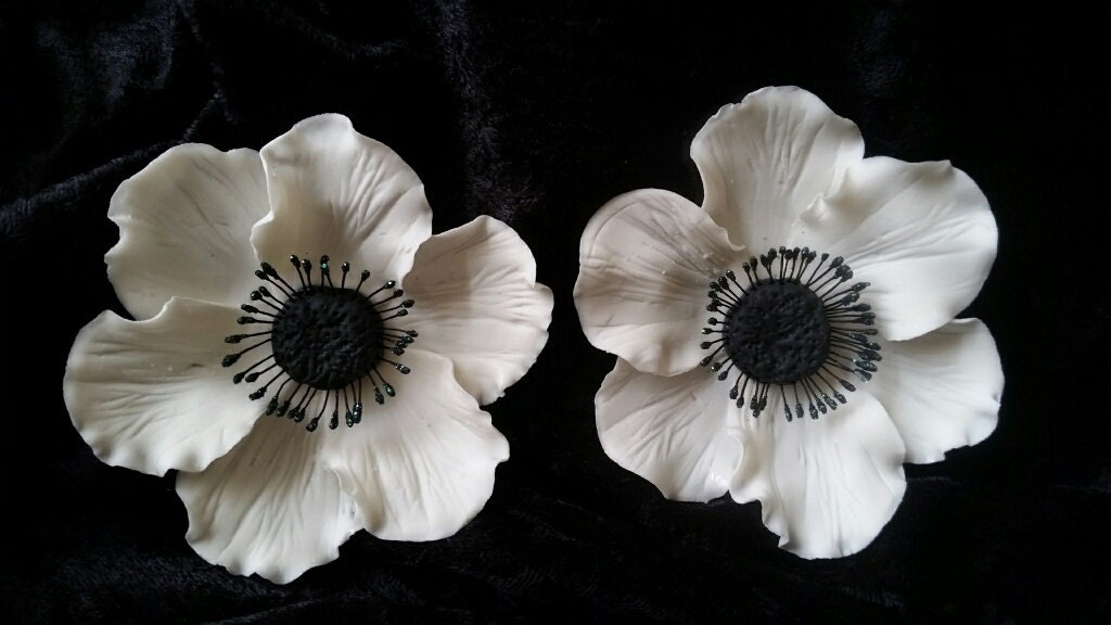 anemone edible gum paste anemones white flowers set of 2 edible cake anemone edible gum paste anemones white flowers set of 2 edible cake