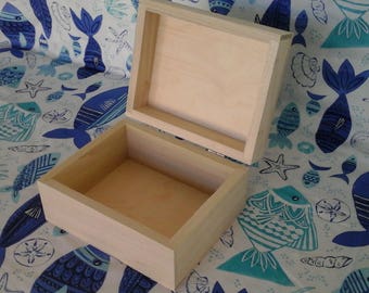 Unfinished Poplar Box 8 x 6 1/2 x 4 1/4 inch. Baltic Birch top and bottom (8 N-B)