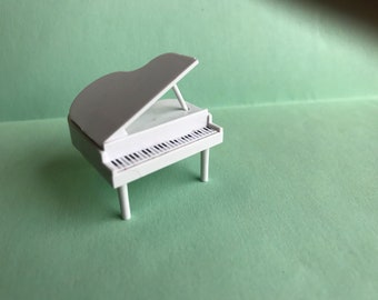 1/4" or 1/48 Scale Miniature Piano