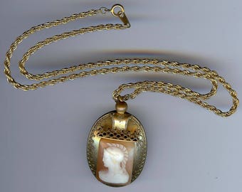 ANTIQUE Victorian shell ROMAN SOLDIER cameo pendant necklace
