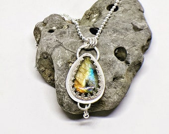 Natural Labradorite Pendant // Handmade sterling silver labradorite pendant // Labradorite necklace