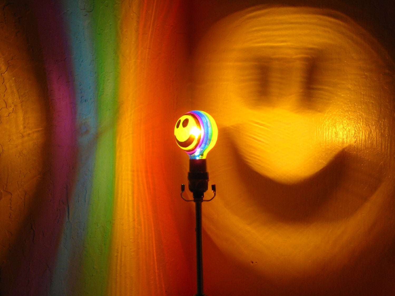 Rainbow Happy Smiley Face Painted Projection MoodLight for Painted Light Bulb Art
173lyp Rainbow Happy Smiley Face Painted Projection MoodLight for Painted Light Bulb Art
173lyp
