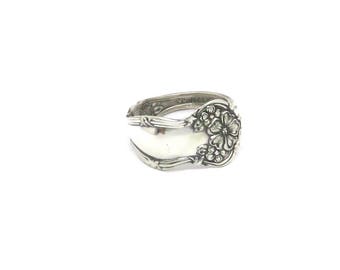 1908 Antique ring, Arbutus pattern ring, spoon ring