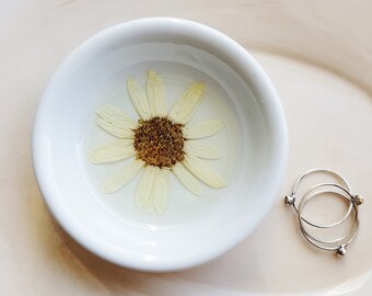 Tiny Office Organizer, Daisy Ring Dish, Nature Dish, Ring Dish, Trinket Holder, Naturalist Gift, Small Organize