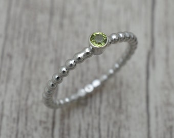 Silver ring, ladies ring with Peridot Green