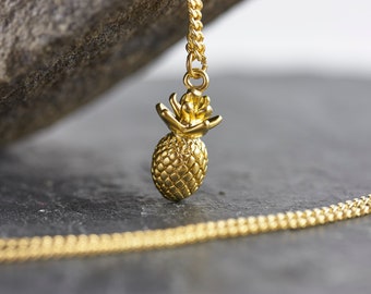 Pineapple necklace with pendant gilded gold-coloured brass