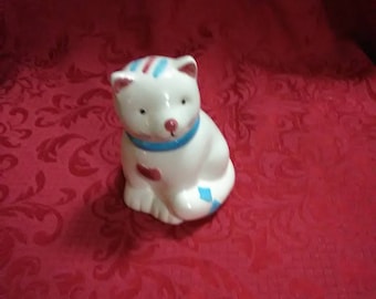 Vintage cat penny bank with stopper.