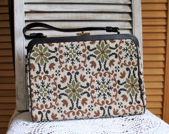 Vintage. Brown/white/green/tapestry/needlepoint/carpet/handbag/purse/bag. Town & Country Shoes. 1950s. Cute bag!
