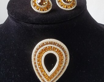 Impressive Unsigned Brooch & Earrings, Beige Pear Shaped With Prong Set Topaz Rhinestones Brooch And Earrings, Mother's Day Gift, Birthday