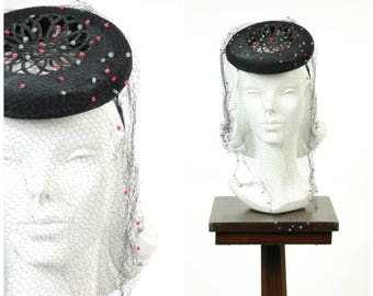 Vintage 1930s Hat - Darling Navy Blue Straw with Open Crown Tilt with Confetta Pom Pom Veiling