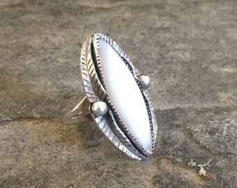Beautiful Sterling Silver and Mother of Pearl Southwestern Ring with Leaf Design
