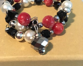 Bracelet en fil de perles rouges, noir et blanc perle