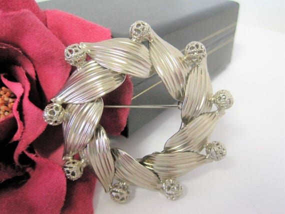 Hobe Brooch, Wreath Brooch, Silver Tone, Mid Century Pin