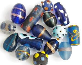 Loose beads. 15 handmade lampwork glass beads. 11mm - 32mm.