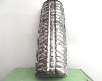 Lovely Rustic Vintage 1950s 1960s Elongated Ridged French Tin Aspic Gelatin Baking Mold
