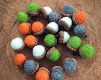 Felted Acorns\Set of 6 Wool Felted Acorns\Felted Acorns With Real Oak Caps\Tree Decorations\Natural Decoration\Woodland Decor\Rustic