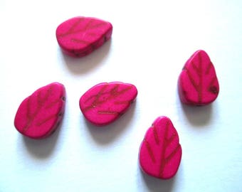 5 13x9mm Fuchsia howlite leaf beads