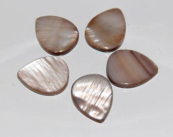 3 Mother of Pearl Shell Pendant beads brown 16mmx20mm