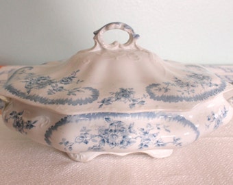 Pitcairns Limited Tunstall England "Clifton" Covered Vegetable Dish