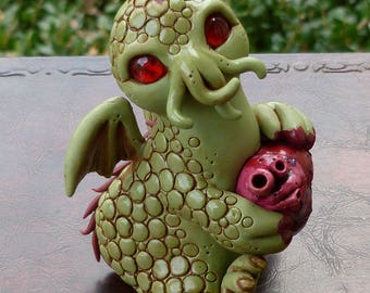 Cutethulhu holding heart - Cthulhu Polymer clay Sculpture