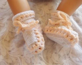 chaussons laine blanc pêche naissance/un mois