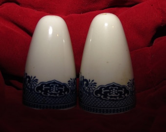 Vintage Salt And Pepper Shaker Set