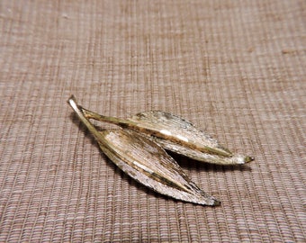 Vintage Mid Century Modern gold tone double leaf pin brooch