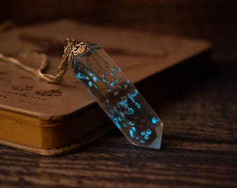 Glow in the dark necklace / Glowing Necklace / Crystal Point Necklace / Real Flowers Necklace
