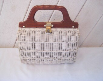 Wicker handbag, wood handle bag, 50s 60s white summer purse, top handle bag, bags and purses, 1165