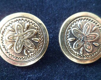 Golden sewing buttons carved flower 18 mm