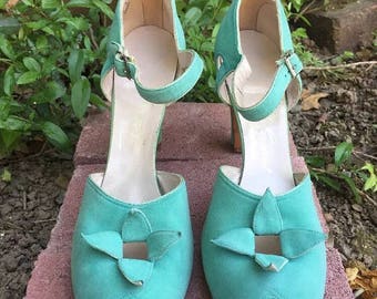 1940s, late 30s Dead stock Mint green suede peep toe ankle strap shoes UK 5 Narrow USA 8AAAA