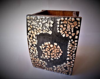 pencil pine covered with mosaic has the egg shell