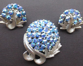 Vintage blue aurora borealis rhinestone demi parure=brooch and earrings. 1950s.