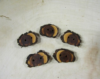 5 small wooden buttons- Juniper (2042)