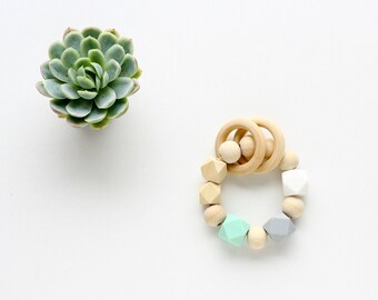Teething Toy in Wood & Silicon, Wooden Teether, Baby Teething Ring - Wood and Mint