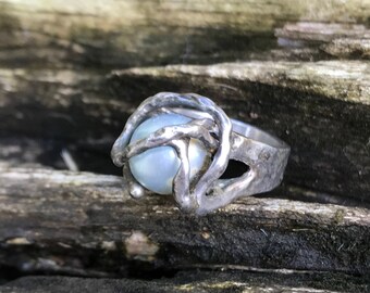 Amazing and very Unique Brutalist Abstract Gray Pearl incased in Sterling Silver Ring Sz 5 1/2