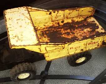 Vintage Metal Tonka Dump Truck