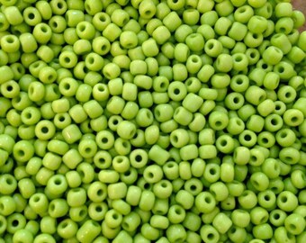 10 lime green seed bead gr 3mm♥ ♥