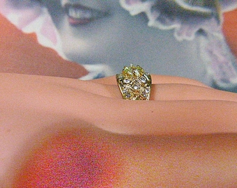 Vintage Gold and Rhinestone Solitaire Ring -- Size 9 - R-070