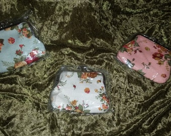 Adorable vintage style coin purses. 3 colors to choose from.