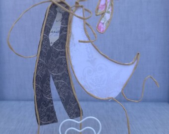Enamored on wood slice - Machangos Paper Art