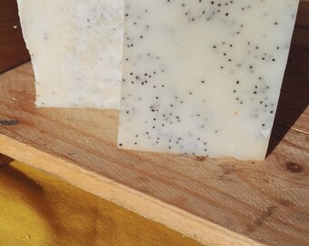 Natural soap with organic camelina oil and the poppy seeds (100g)