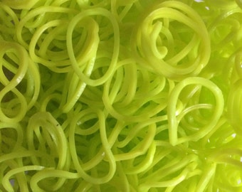 Neon Green Rainbow Loom Bands Refill. 600 bands & c-clips. Guaranteed authentic. Latex-free.