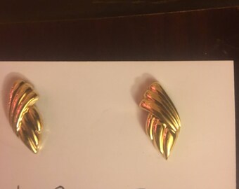 Beautiful Gold Leaf earrings pierced Antique
