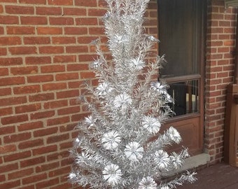 MCM Splendor Aluminum Christmas Tree With Rotating Musica Base