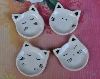 Cat ring holder. ceramic cat ring holder. Siamese cat spoon rest. Tiny teeny Siamese ring dish. Chopstick rest. Cat chopstick holder.
