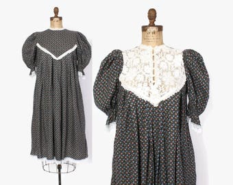 Vintage 70s GUNNE SAX DRESS / 1970s Black Floral Cotton Puff Sleeve Lace back Midi Tent Dress Midi