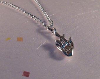 GOOD LUCK Necklace, Fingers Cross Hand Sign Necklace, Crossed Fingers Hand Sign Necklace, Silver Good Luck Gesture Necklace, Hand Sign chain